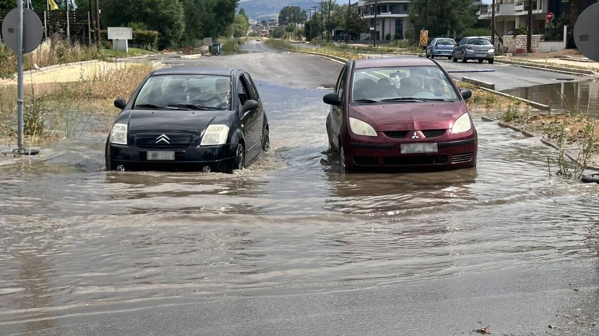 Ιωάννινα: Ισχυρή βροχόπτωση και χαλάζι - Διακοπή κυκλοφορίας λόγω συσσώρευσης υδάτων, δείτε φωτογραφίες