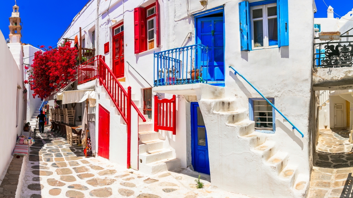 Τα σοκάκια της Μυκόνου στους οκτώ ομορφότερους δρόμους του κόσμου