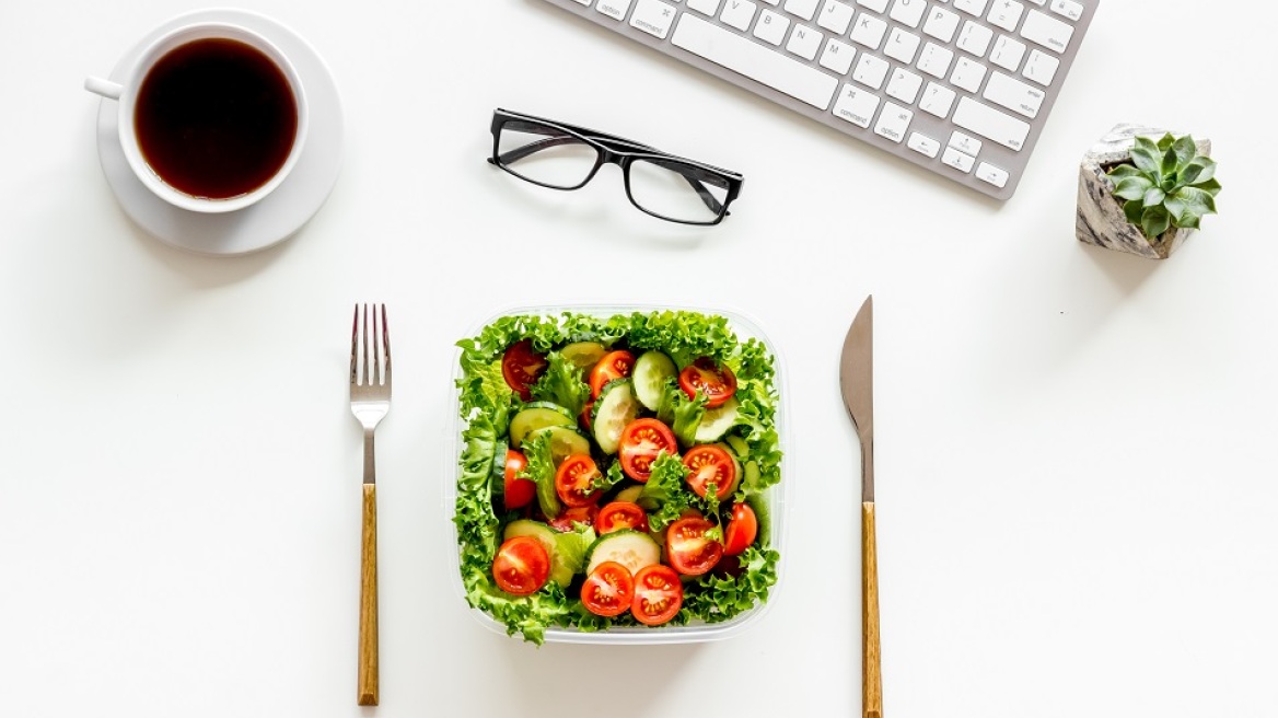 20 σαλάτες με υλικά εποχής για το ταπεράκι του γραφείου