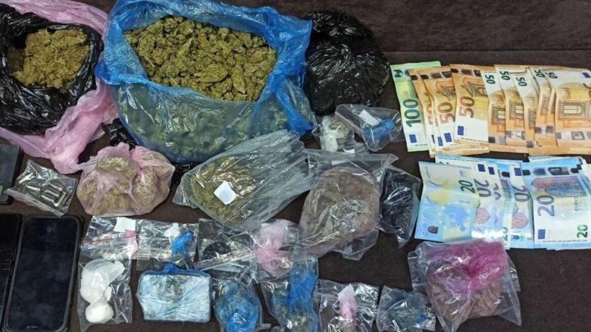 Η «Roxy» ξετρύπωσε ένα κιλό κάνναβης, κοκαΐνη και λαθραίο καπνό