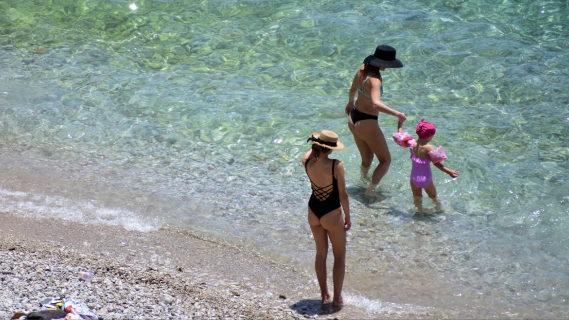 Καιρός: Στους 40 βαθμούς σήμερα η θερμοκρασία, αστάθεια αύριο - Πού αναμένονται βροχές