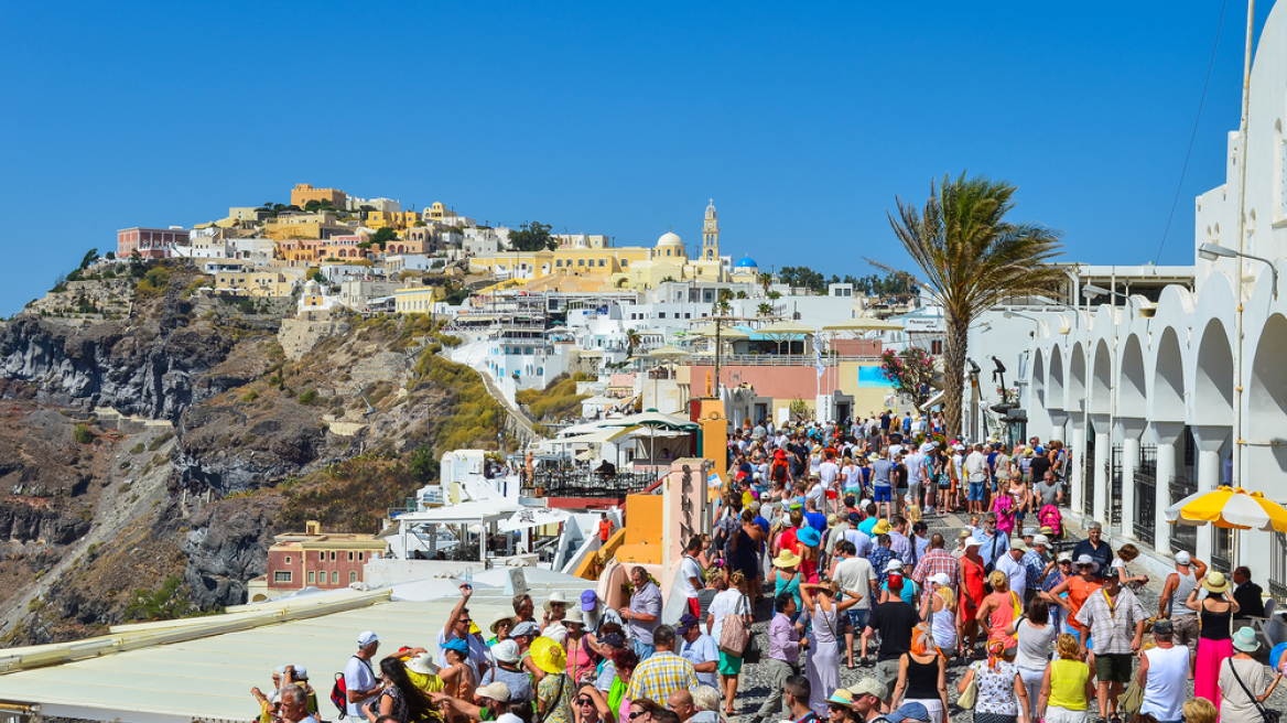 Σαντορίνη: «Ελαττώστε μετακινήσεις, έρχονται 17.000 από κρουαζιερόπλοια» καλούσε δημοτικός σύμβουλος τους κατοίκους