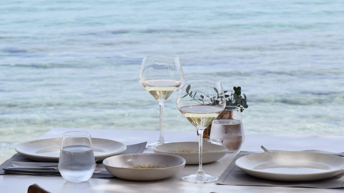 Η Coocoovaya πάει Αντίπαρο 