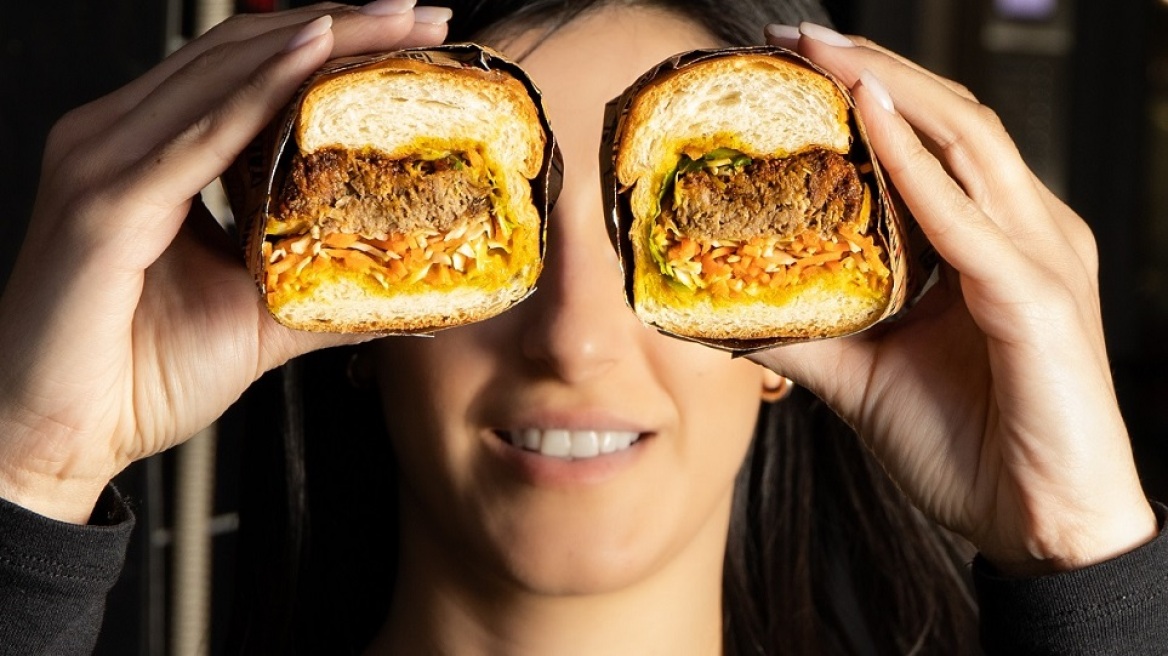 Ελληνικές σούβλες σε ένα νέο fast food στέκι στον Χολαργό