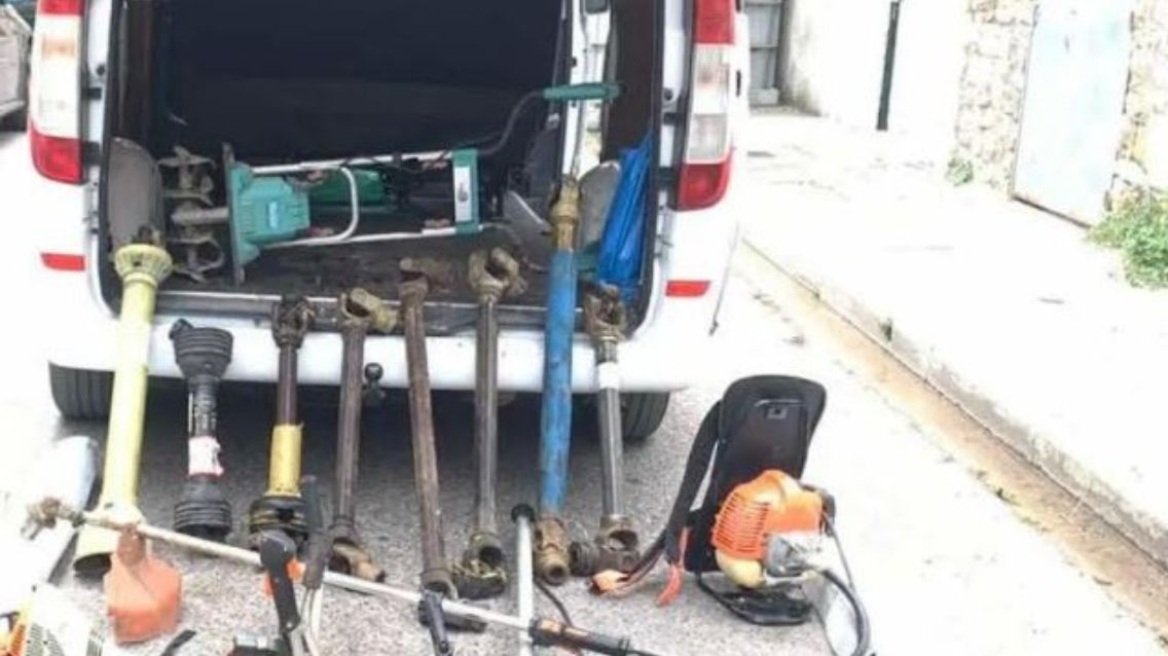 Μεσολόγγι: Μετέφεραν με βαν τη λεία τεσσάρων κλοπών 