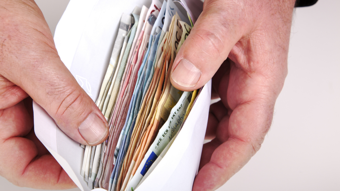 Έκλεψε μεγάλο ποσό από φορτηγό και αγόρασε αυτοκίνητο