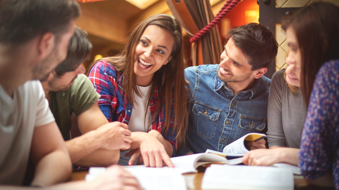 Πώς να κάνετε φίλες σε μεγαλύτερη ηλικία