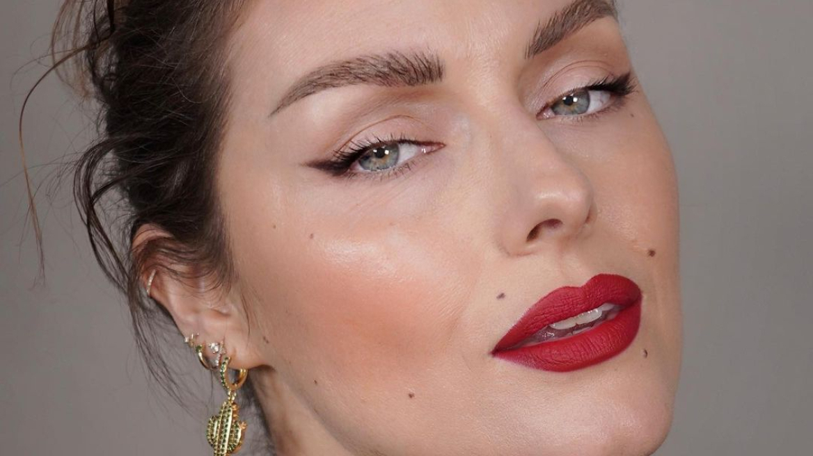 Hooded Eyes: Ο σωστός τρόπος να εφαρμόσετε eyeliner για να αναδείξετε τα μάτια σας