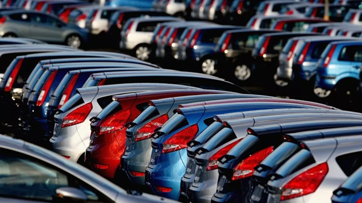Οι Ελληνες αγοράζουν καινούργια αυτοκίνητα... 