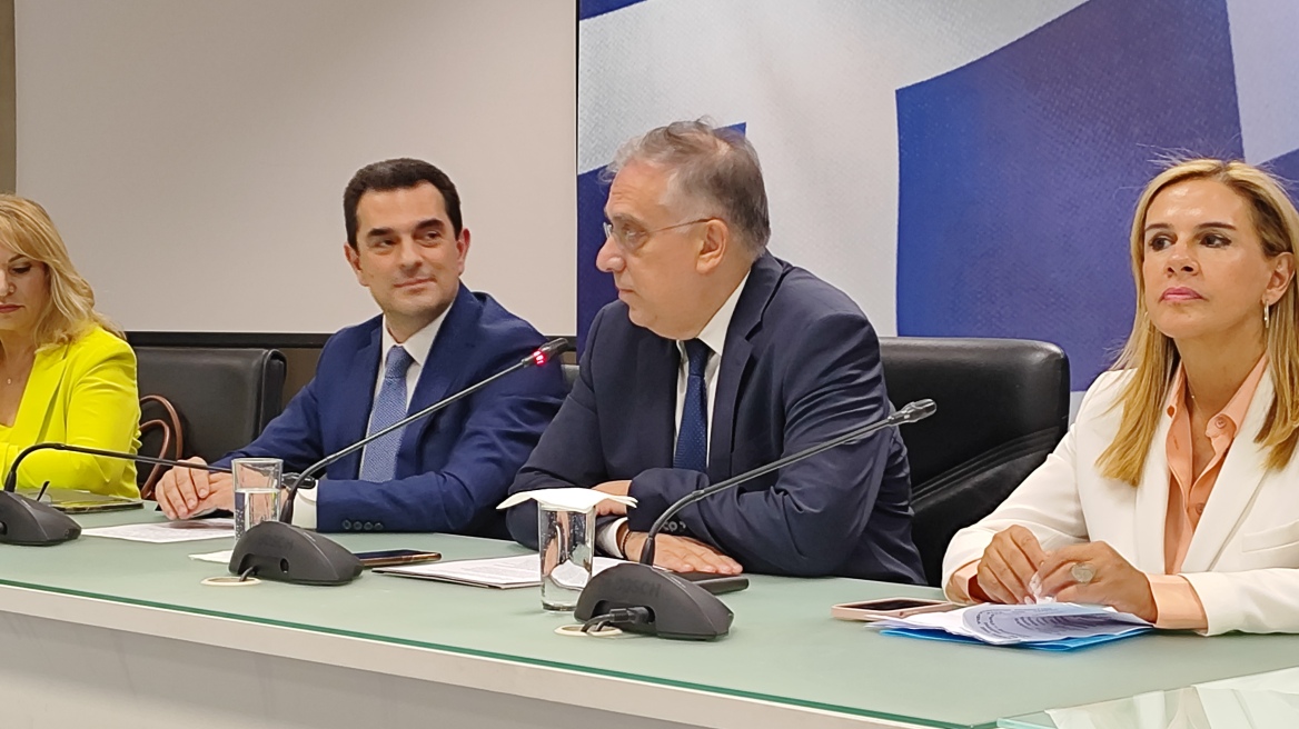 Αλλαγή σκυτάλης στο υπουργείο Ανάπτυξης: Το κέρδος είναι θεμιτό, η αισχοκέρδεια όχι, είπε ο Θεοδωρικάκος