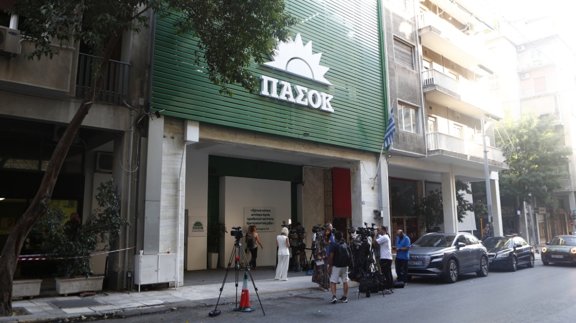 ΠΑΣΟΚ: Άγονος ανασχηματισμός αντίστροφης μέτρησης και προϊόν κομματικών συμβιβασμών