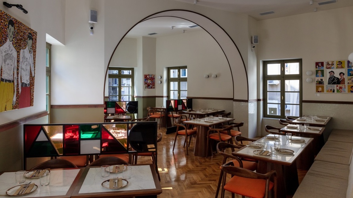 Ateno: Μια βραδιά στον πεζόδρομο της Αιόλου