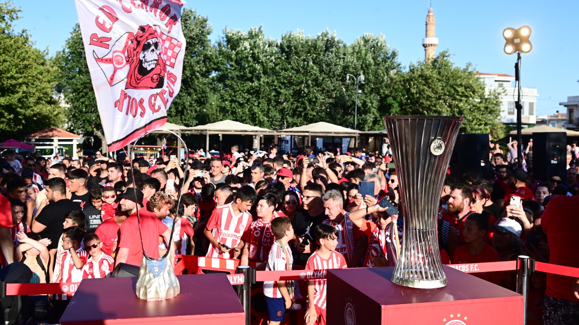 Ολυμπιακός: Πανζουρλισμός από 5000 φιλάθλους στη Χίο για τις ευρωπαϊκές κούπες - Φωτογραφίες 