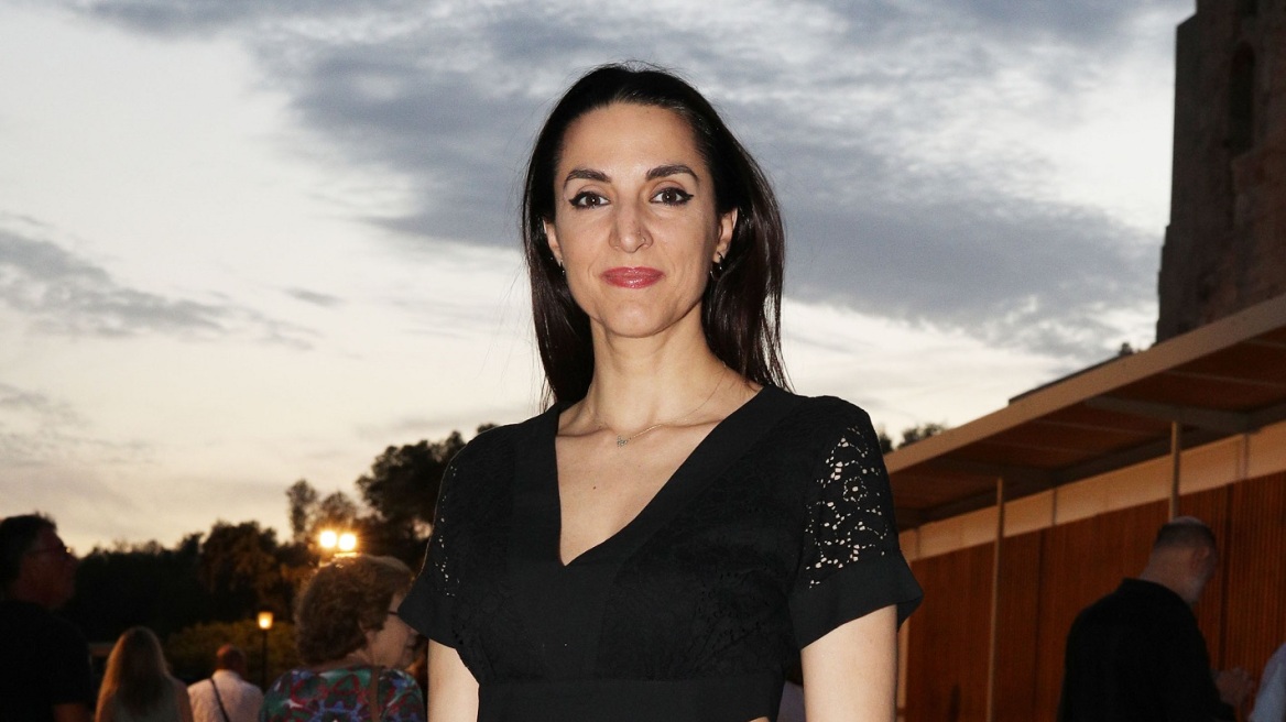 Κατερίνα Ευαγγελάτου: Το ρομαντικό φόρεμα με τα διακριτικά cut -out που έβαλε στο Ηρώδειο