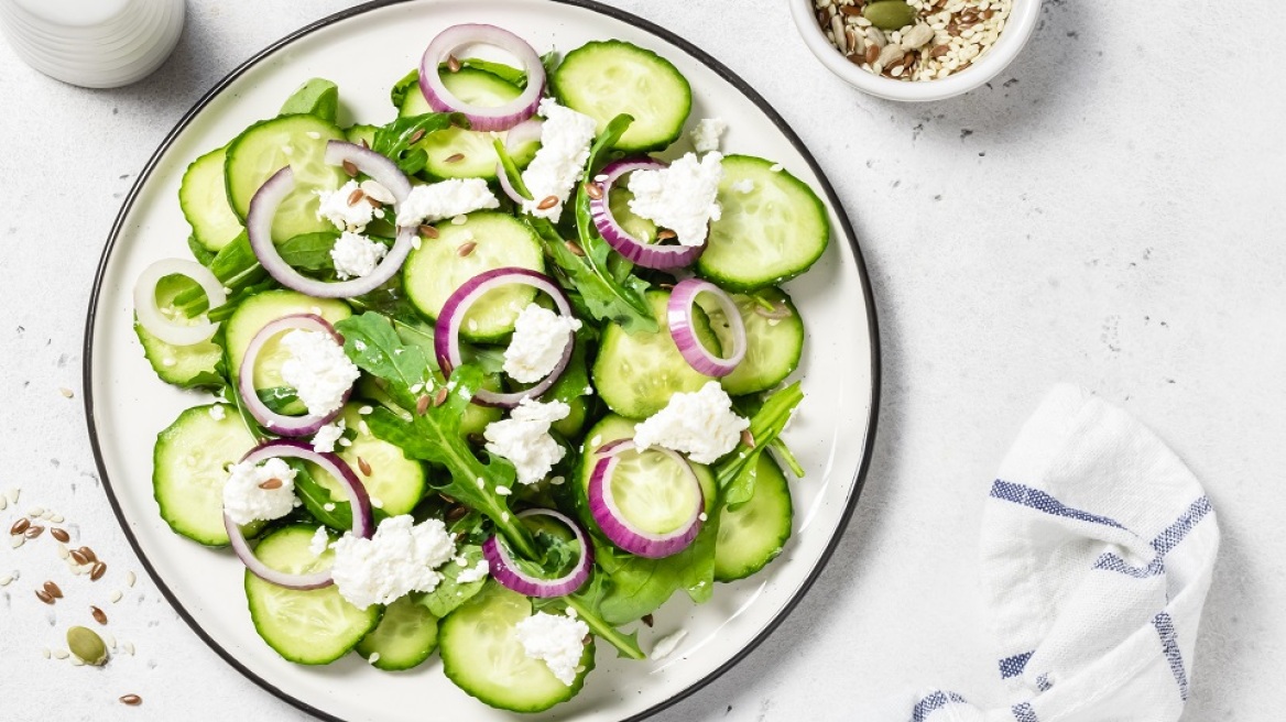 4 δροσερές καλοκαιρινές σαλάτες με αγγούρι