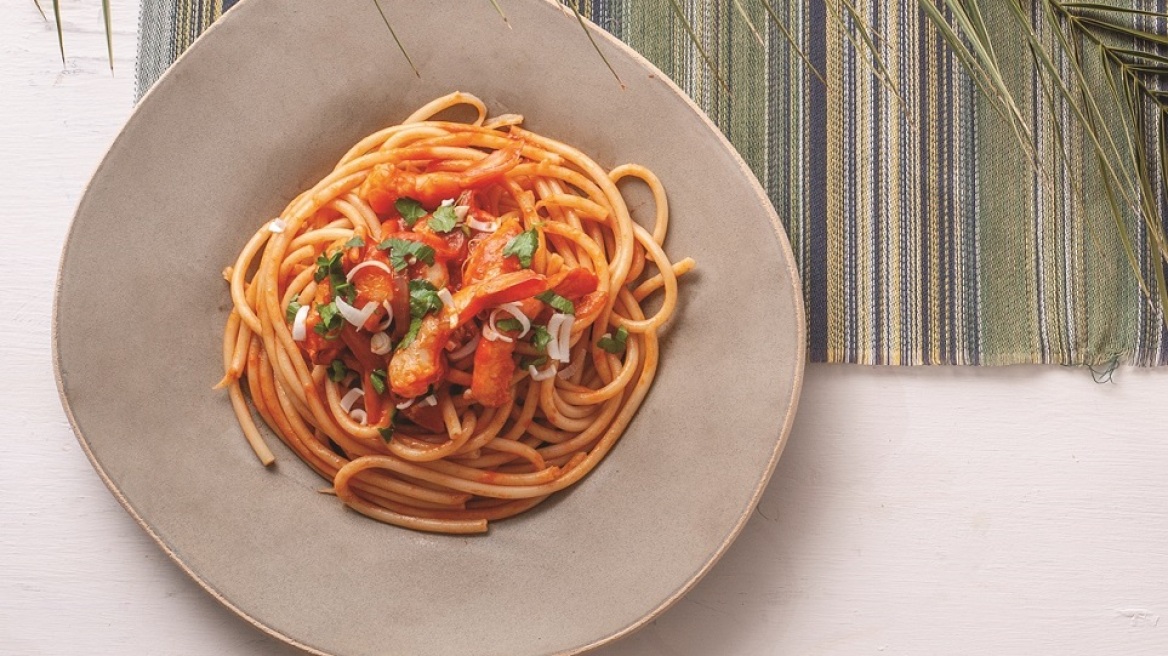 Ζυμαρικά με γαρίδες: η μακαρονάδα που αγαπήσαμε το καλοκαίρι σε 14 εκδοχές