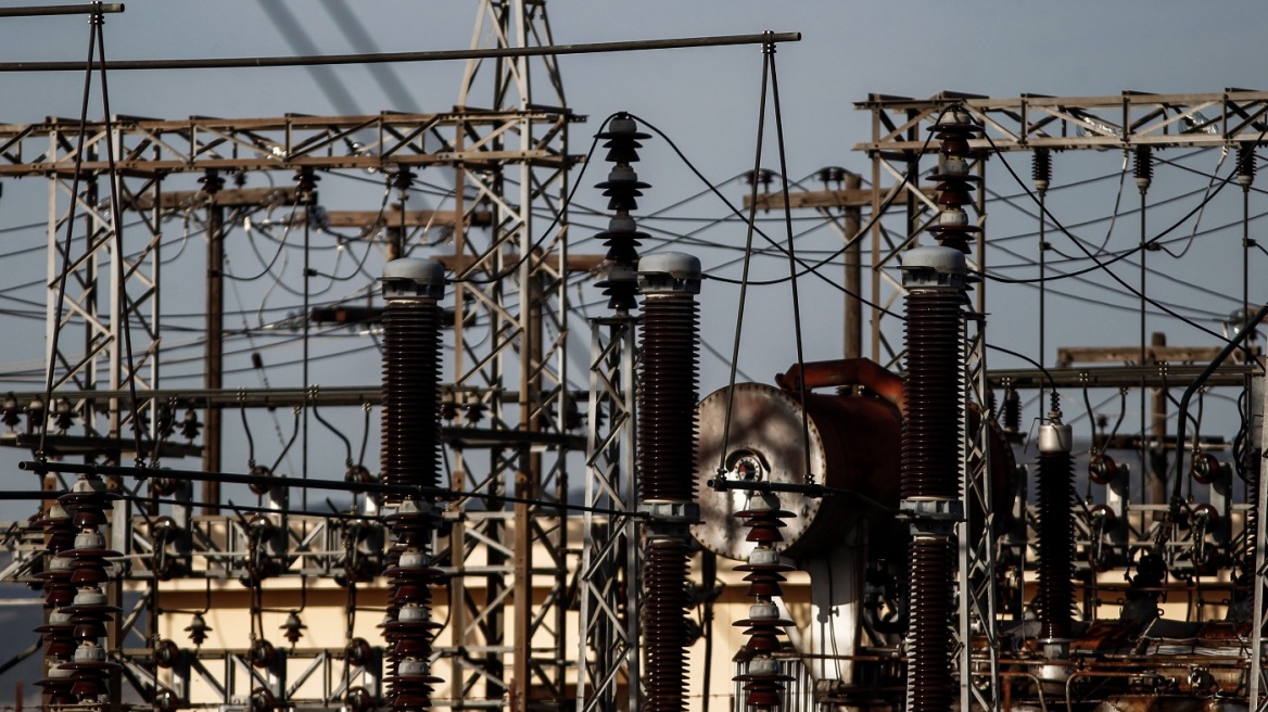 Τσουχτερό πρόστιμο 1500 ευρώ ανά μεγαβατώρα σε όσους παραγωγούς δεν περικόπτουν ενέργεια - Έκτακτη σύσκεψη στο ΥΠΕΝ