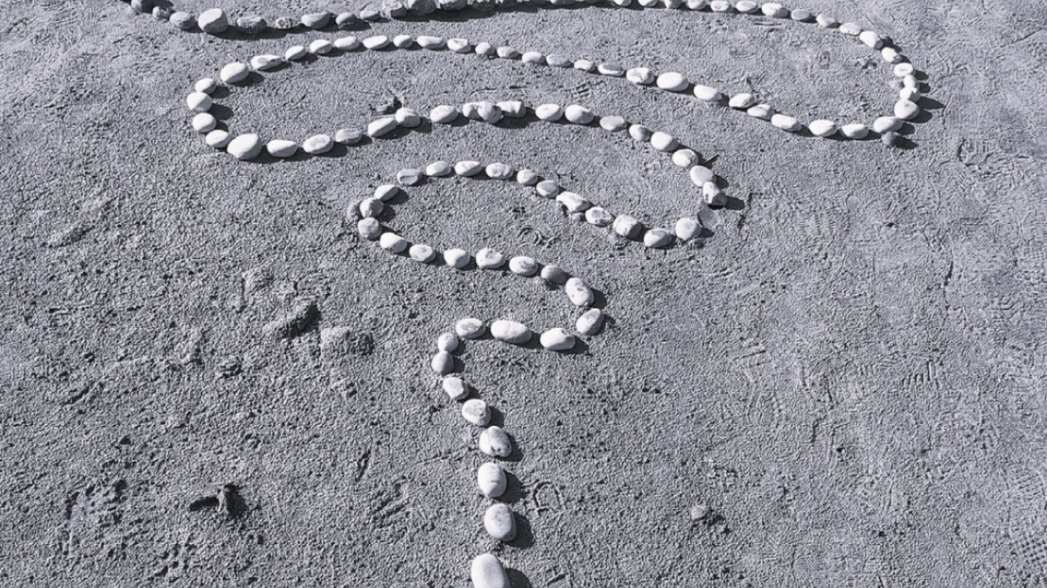 «Αντί αδράνειας»: Η ποιητική συλλογή της Δώρας Λαϊνά  - Η μνήμη, η απώλεια και η ευγνωμοσύνη