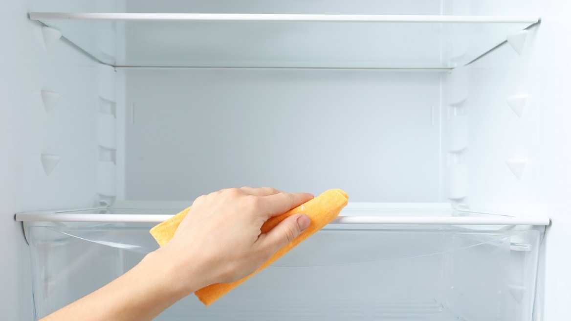 5 βήματα για να καθαρίσουμε το ψυγείο μας στο πι και φι