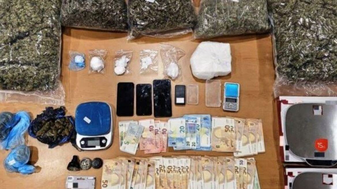 Βόλος: Χειροπέδες σε τρεις διακινητές κοκαΐνης και κάνναβης 
