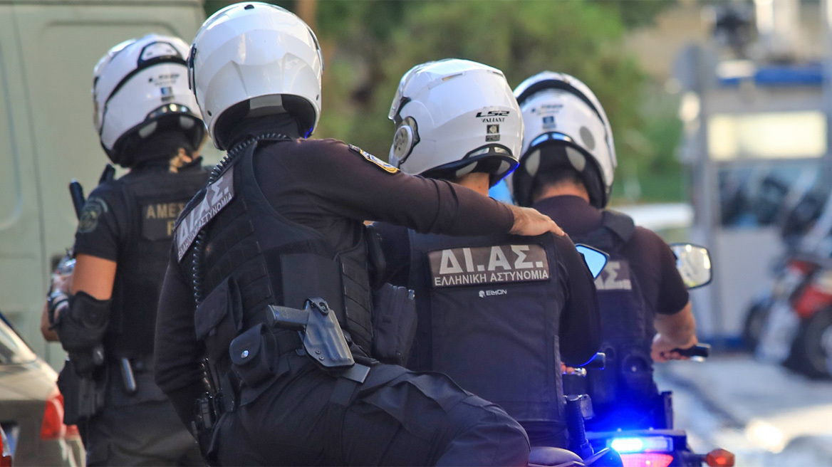 Γλυφάδα: Λήστεψαν πρώην μοντέλο στη μέση του δρόμου, της πήραν δαχτυλίδι και ρολόι αξίας 100.000 ευρώ
