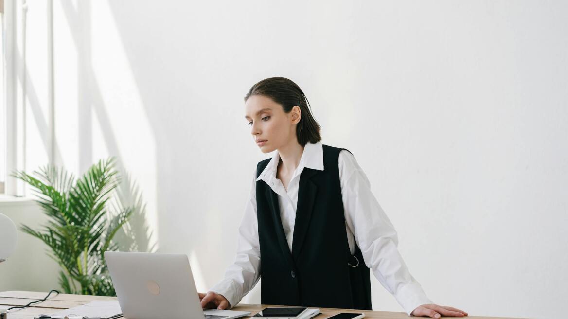 Τι σημαίνει το μέτρο της εξαήμερης εργασίας και ποιους αφορά 