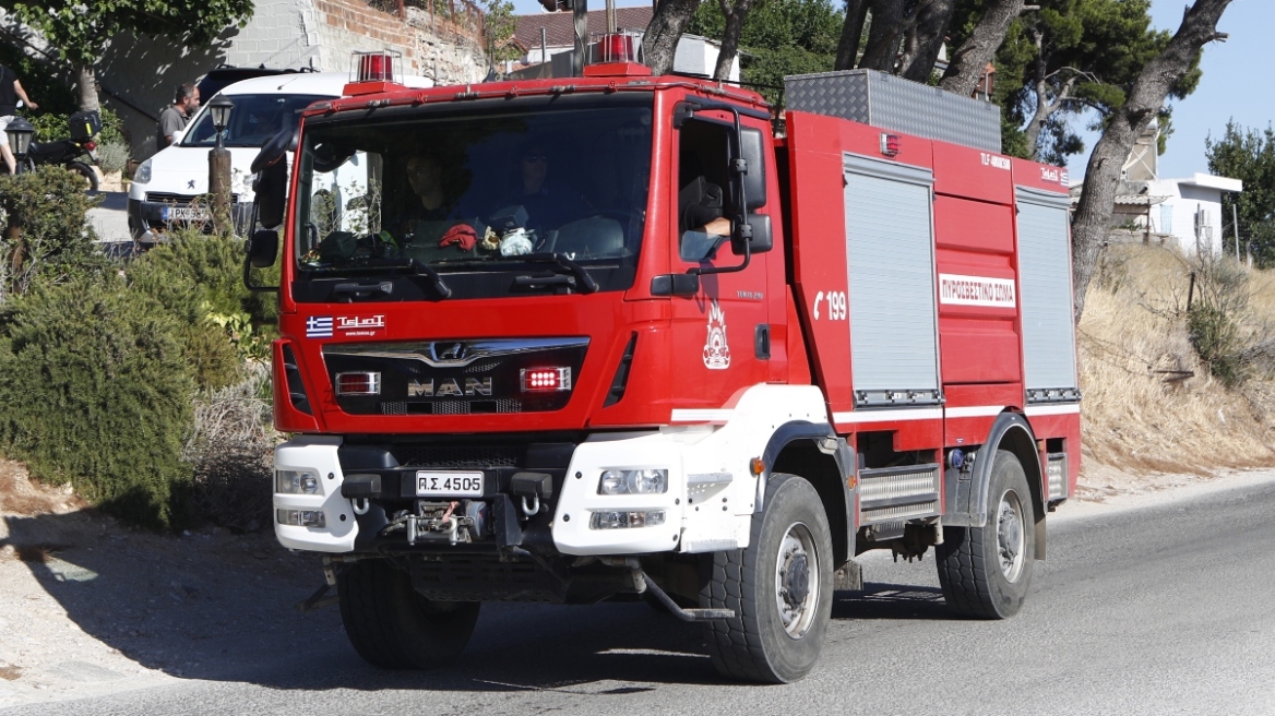 Φωτιά σε σπίτι στην Πρέβεζα - Μια ηλικιωμένη τραυματίας, αναζητείται δεύτερη γυναίκα