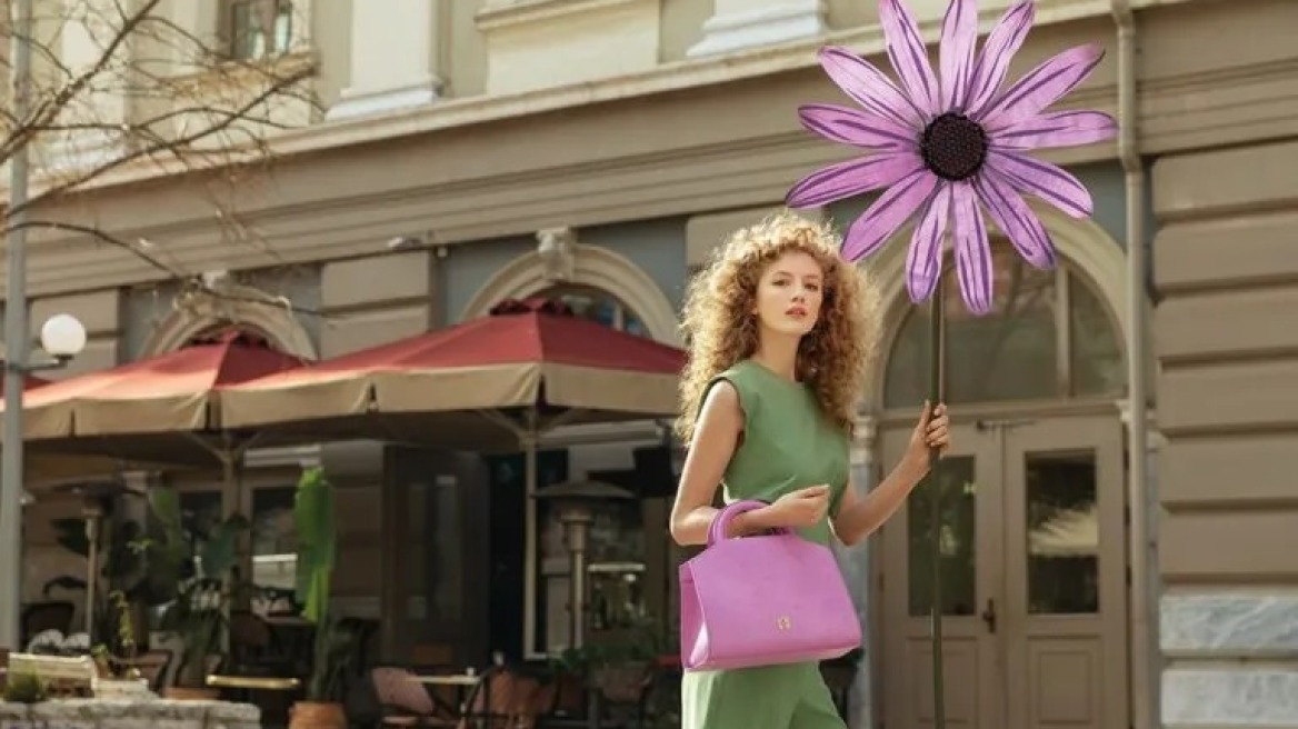 Οι τσάντες που δίνουν χρώμα στο καλοκαίρι