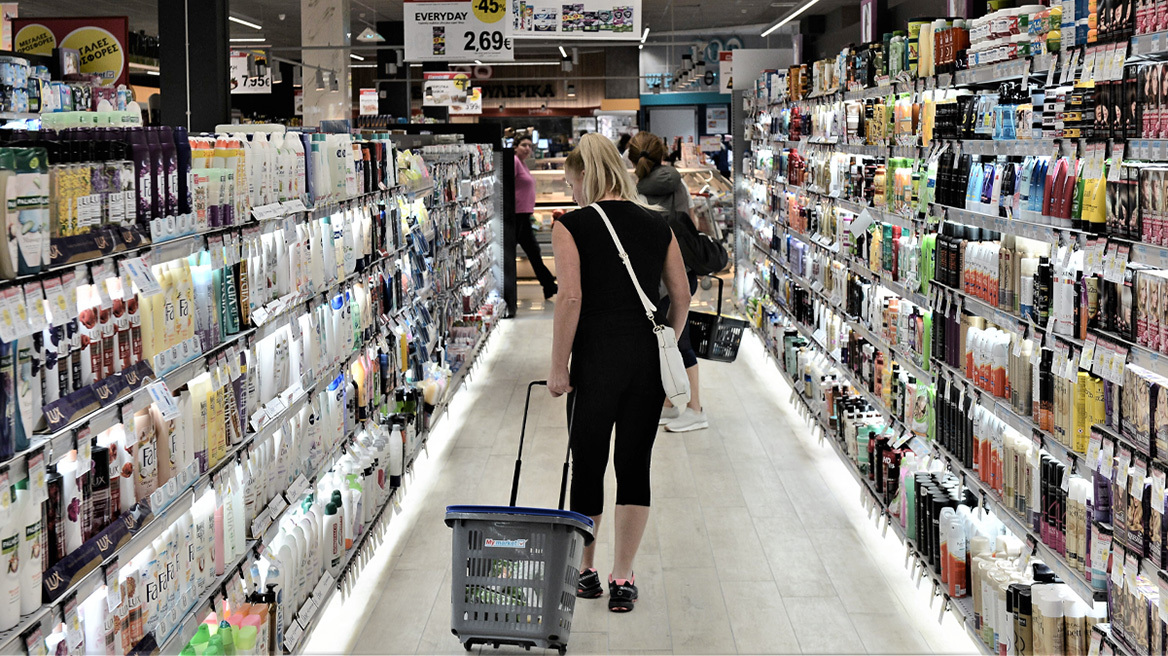 Ασανσέρ οι τιμές και τον Ιούνιο, πού κερδίζει και πού χάνει τη μάχη με τον πληθωρισμό η Ελλάδα