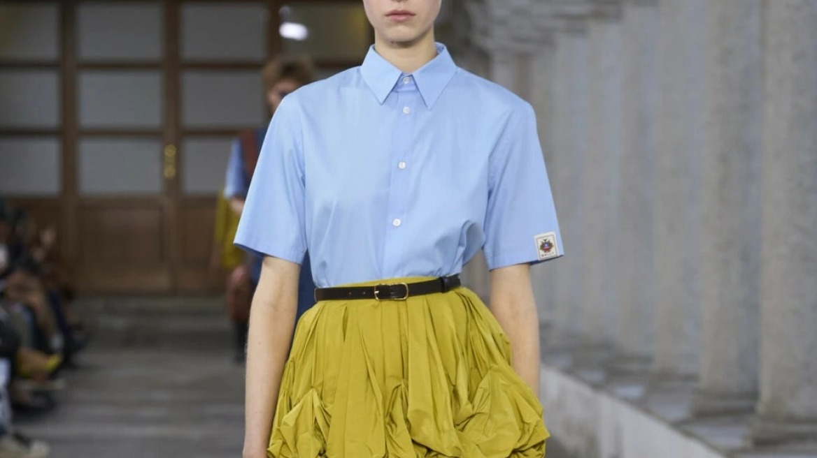 Bubble skirt: Πώς να φορέσετε τη must-have σιλουέτα της σεζόν
