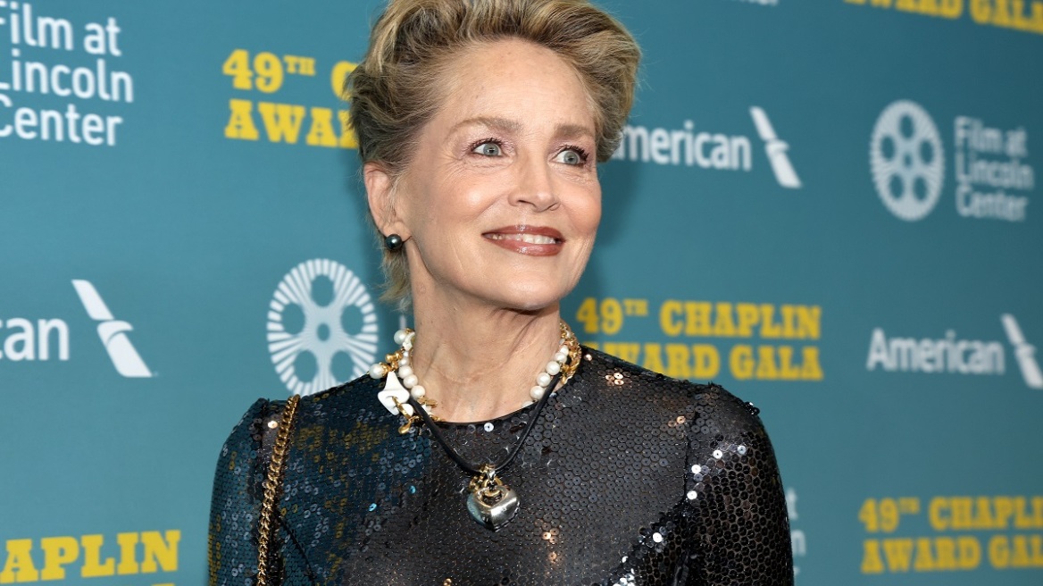 Σάρον Στόουν: Η 66χρονη ηθοποιός ζωγραφίζει τόπλες σε νέα ανάρτησή της