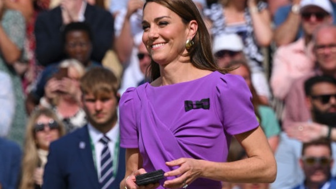 H στιγμή που η Κέιτ Μίντλετον παραδίδει στον Κάρλος Αλκαράθ το τρόπαιο (εικόνες)