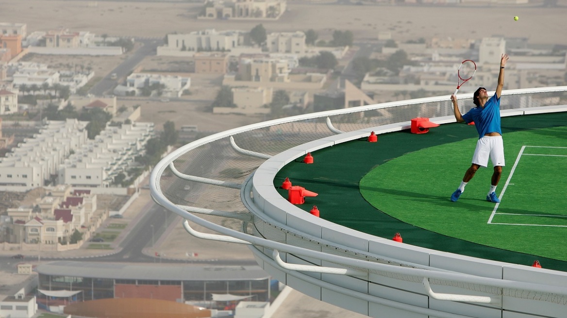 Εναέριες πλατφόρμες και θέα στον Πύργο του Άιφελ: Τα πιο εντυπωσιακά γήπεδα τένις στον κόσμο
