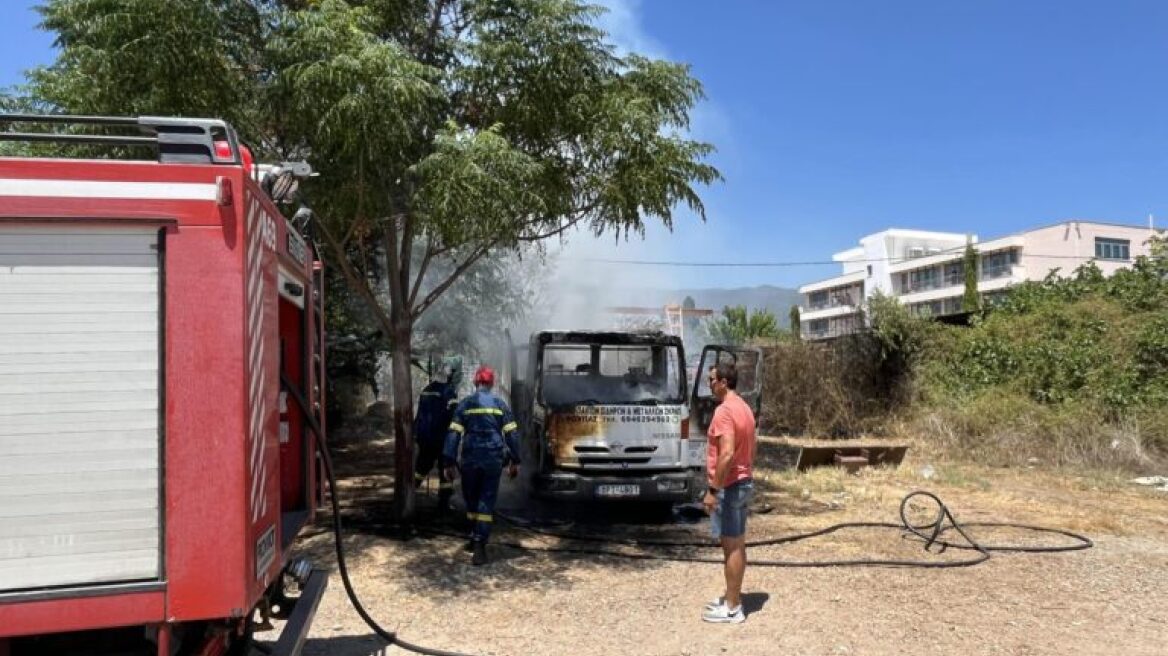 Καλαμάτα: Φωτιά σε οικόπεδο πίσω από το Δημαρχείο
