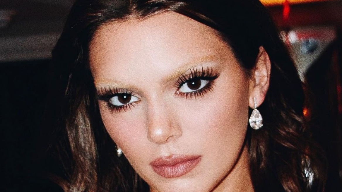 Bleached Eyebrows: Πώς θα δοκιμάσετε το trend με ένα προϊόν που έχετε ήδη στο νεσεσέρ σας 