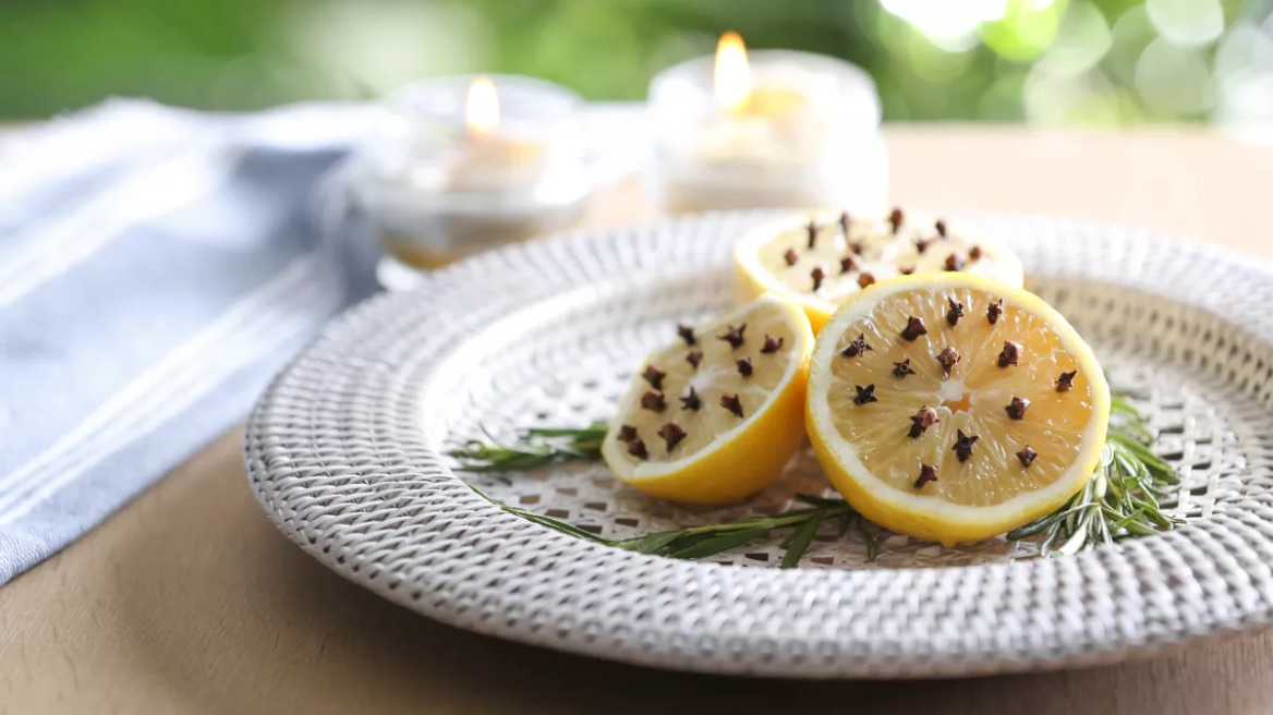 Κουνούπια: Τρία φυσικά εντομοαπωθητικά που προφυλάσσουν – Tips για να τα φτιάξετε μόνοι σας