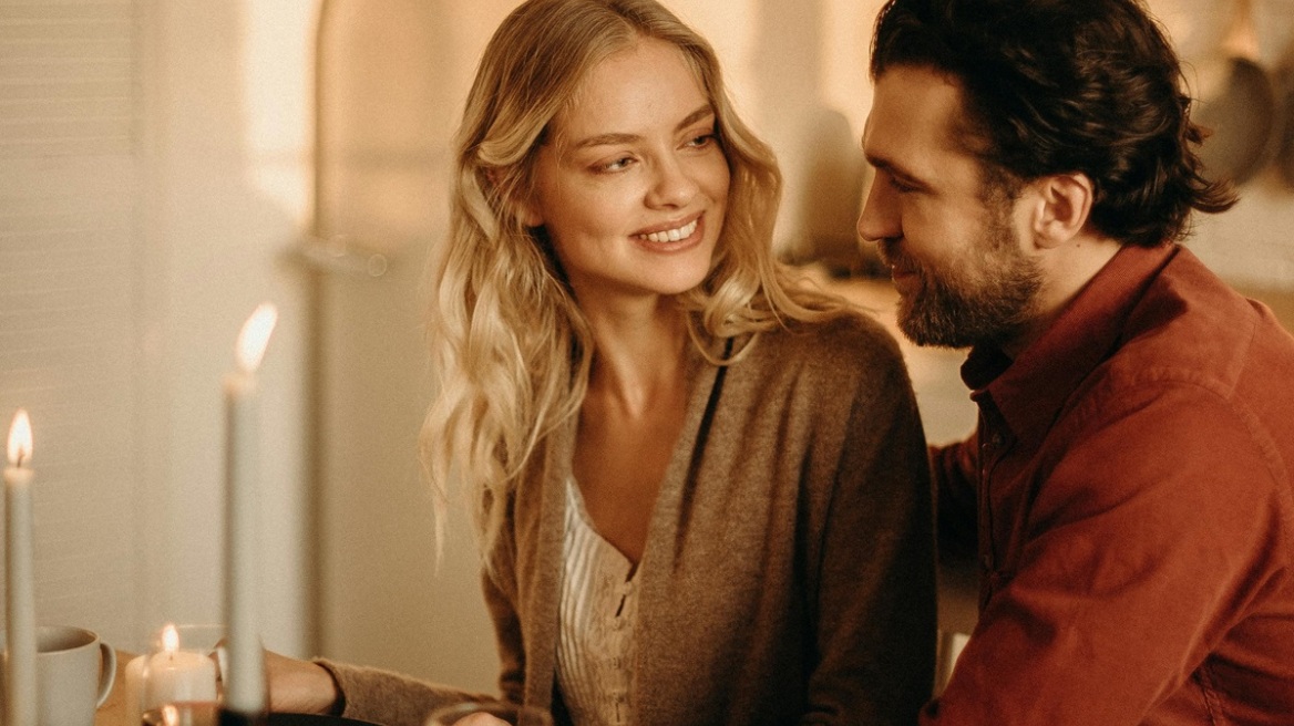 Τρία πράγματα που μας ξενερώνουν σε δευτερόλεπτα στο πρώτο ραντεβού 