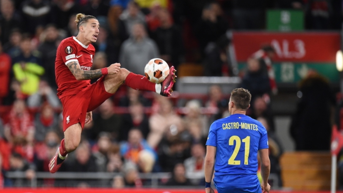 Κώστας Τσιμίκας: Θα συνεχίσει στην Λίβερπουλ