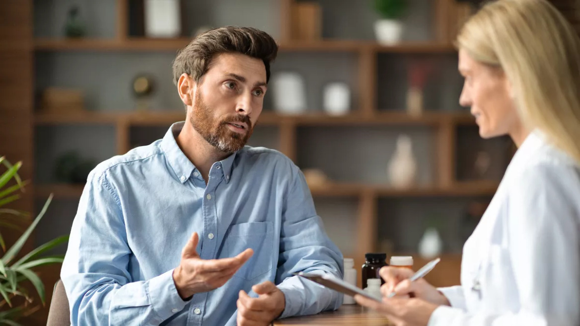 Τινάζει στον αέρα τη συνταγογράφηση η κόντρα Γεωργιάδη με τους ιδιώτες γιατρούς