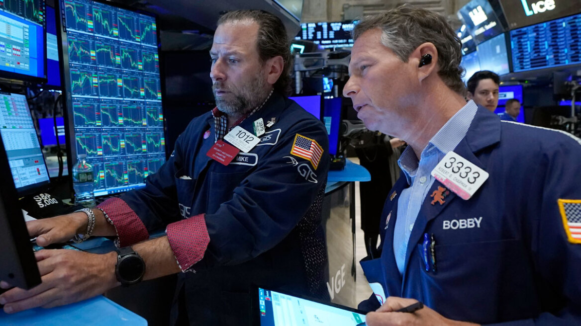 Εκτόξευση στη Wall Street μετά την απόφαση Τραμπ για μείωση στους δασμούς - Άνοδος 10% στον Nasdaq 