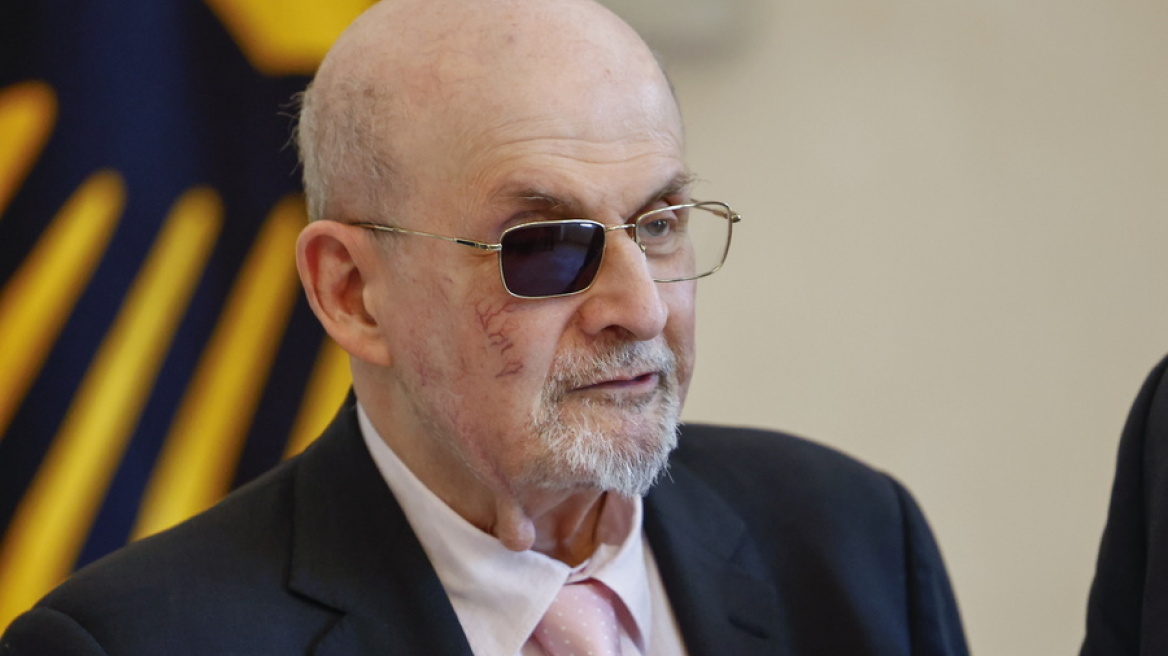 Τον Νοέμβριο κυκλοφορεί συλλογή διηγημάτων του Σαλμάν Ρούσντι, η πρώτη μετά την επίθεση