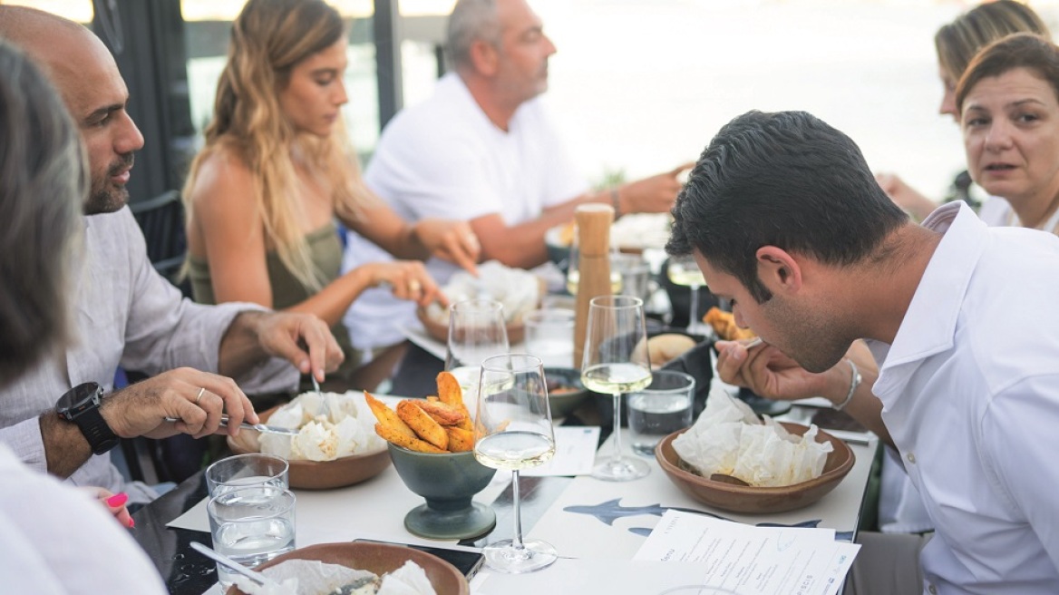 Η θάλασσα που μας ενώνει