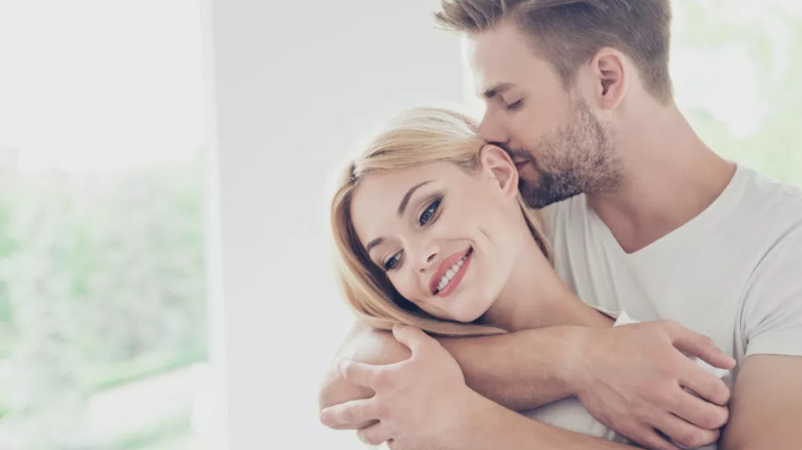 Άρωμα γυναίκας: Πώς αλλάζει τις γόνιμες μέρες – Οι άνδρες απαντούν