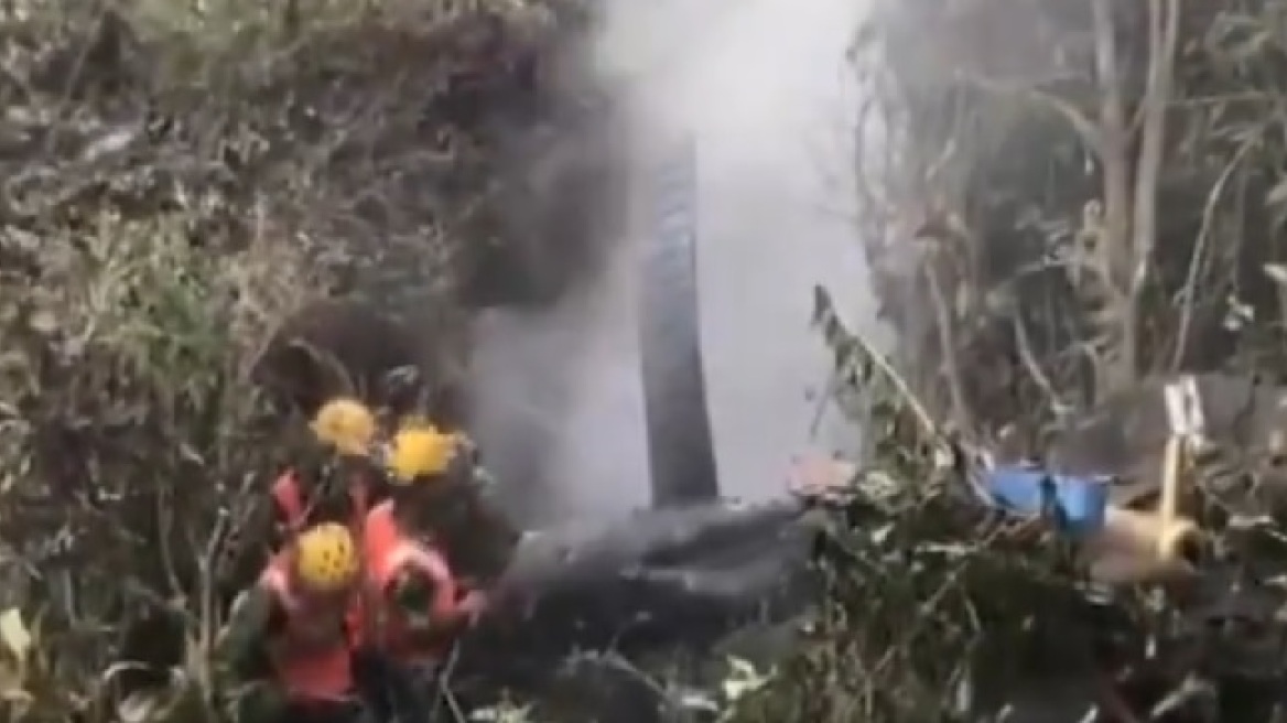 Νεπάλ: Ελικόπτερο συνετρίβη σε δάσος έξω από το Κατμαντού - Νεκροί και οι πέντε επιβαίνοντες