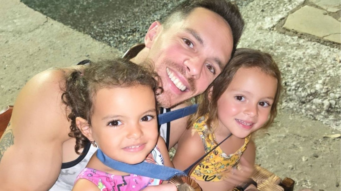 Στην αγκαλιά των παιδιών του ο Πετρούνιας: Δύο χρυσά και στη μέση και ένα χάλκινο  