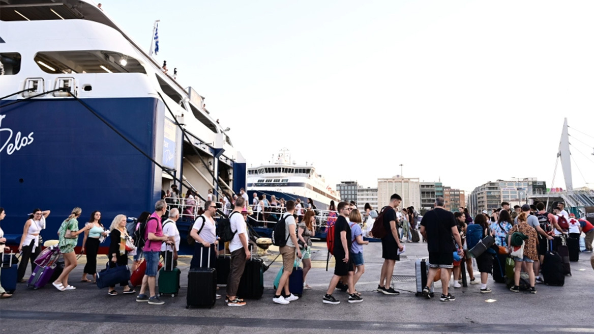 Κίνηση στους δρόμους: Μποτιλιαρισμένος ο Κηφισός - Χαμηλές ταχύτητες και στο λιμάνι του Πειραιά
