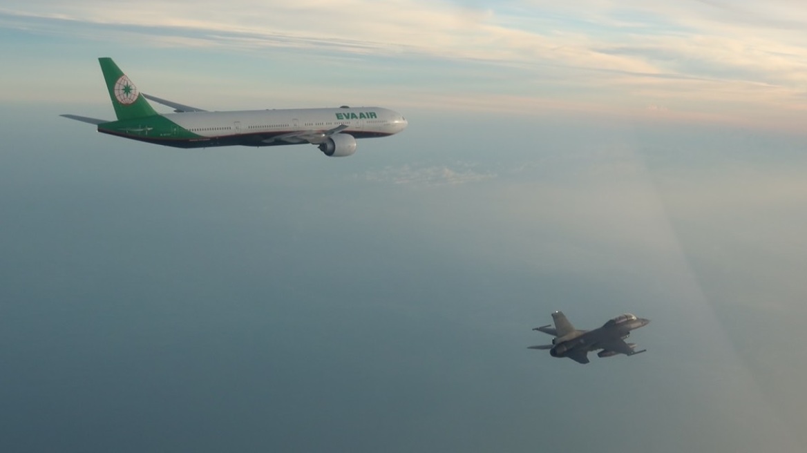 Ολυμπιακοί Αγώνες - Ταϊβάν: Με F-16 υποδέχθηκαν την Intersex μποξέρ και τους άλλους Ολυμπιονίκες