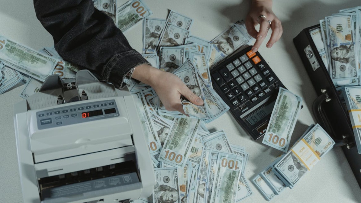 Τα ζώδια που θα δουν τα οικονομικά τους να βελτιώνονται μέχρι το τέλος της χρονιάς