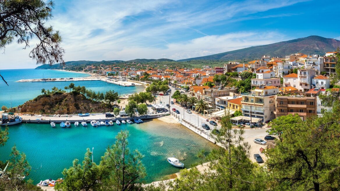 Το νησί της Θάσου υποδέχθηκε τους πρώτους Άγγλους τουρίστες της φετινής σεζόν
