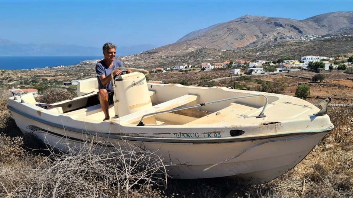 «Εδώ βλέπουμε τους επισκέπτες σαν φίλους»: Η Κάσος του συγγραφέα, Μηνά Βιντιάδη